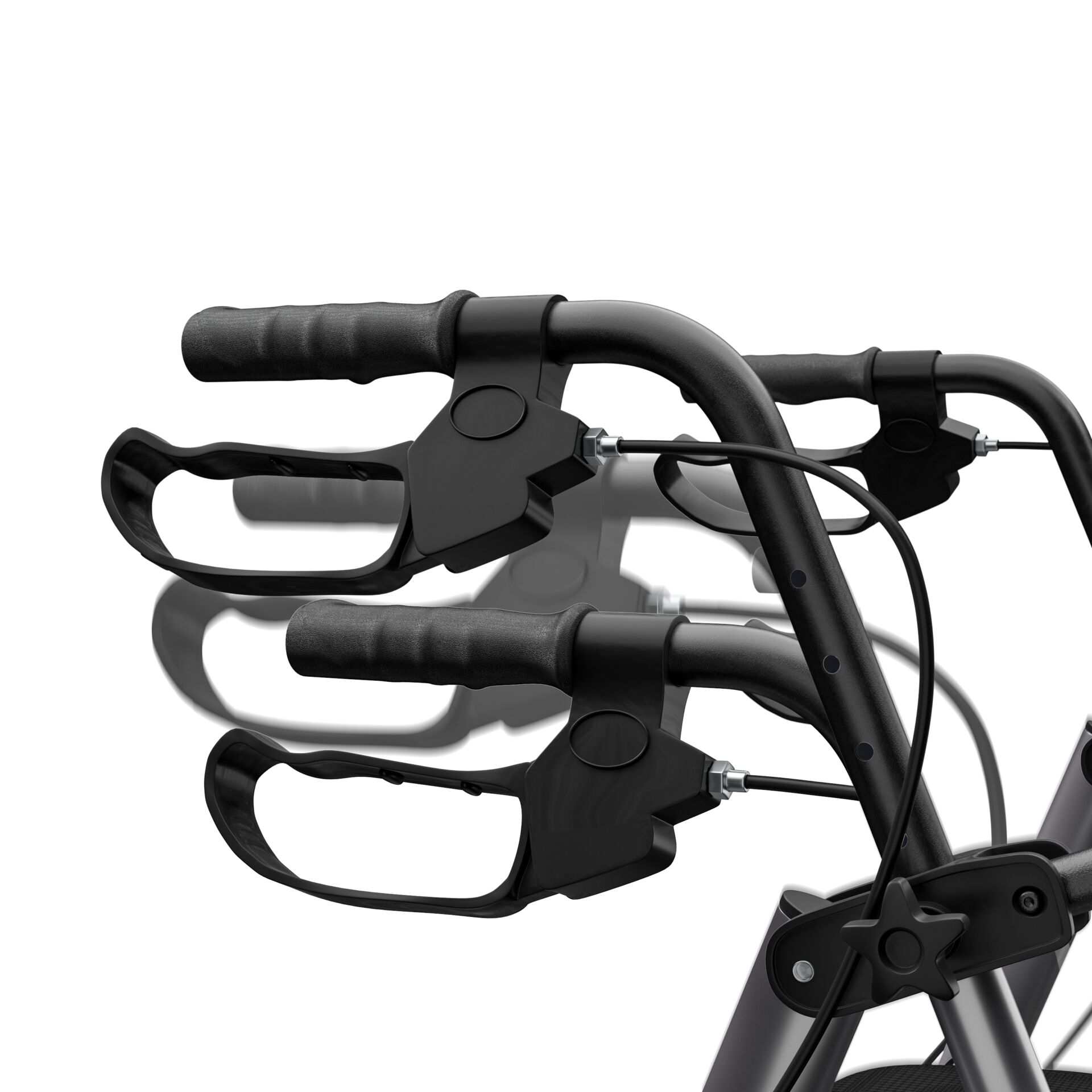 Schwarze, ergonomische Griffe mit Bremshebel an einem Rollator, Nahaufnahme