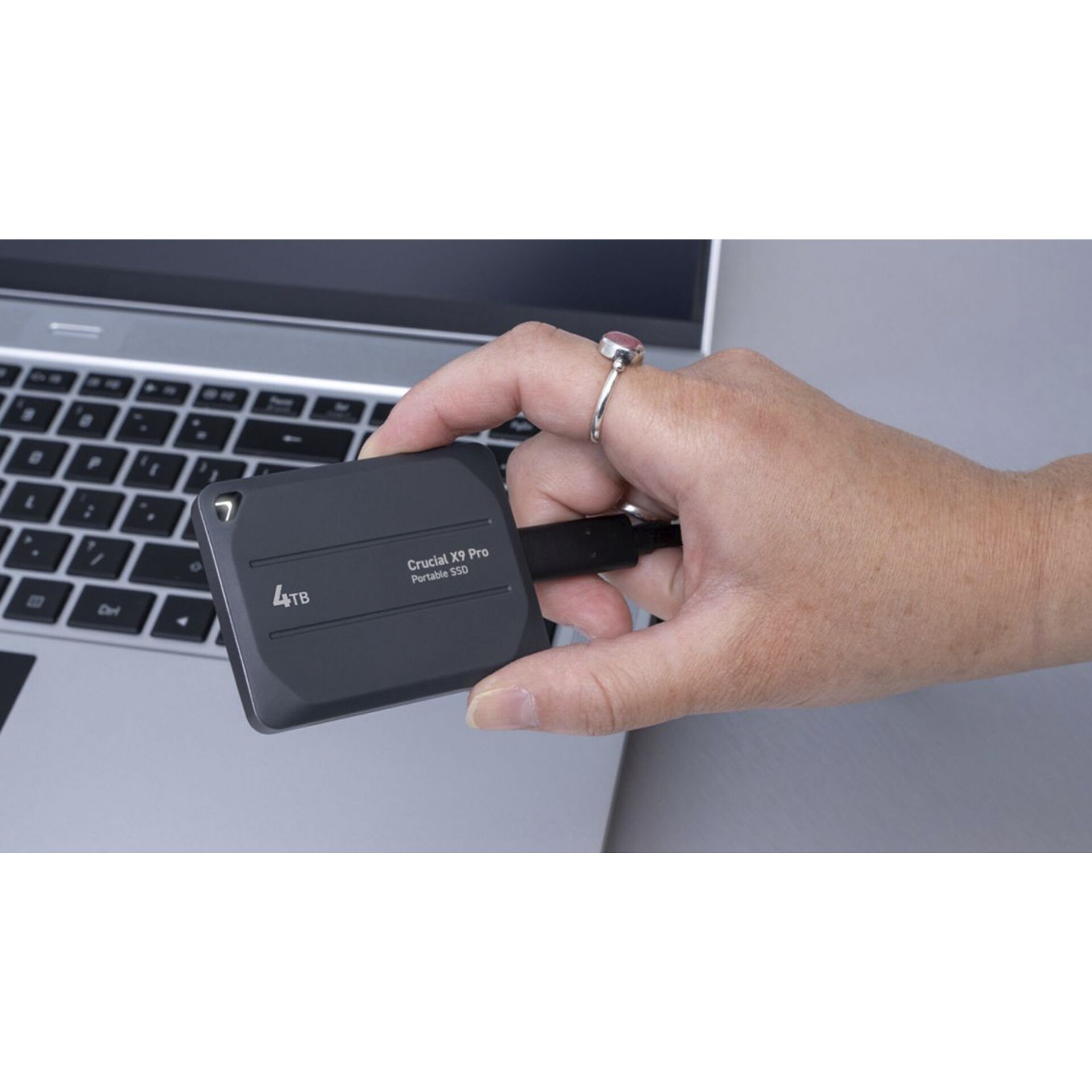 Crucial X9 Pro               4TB Portable SSD USB 3.2 Type-C 819121_12