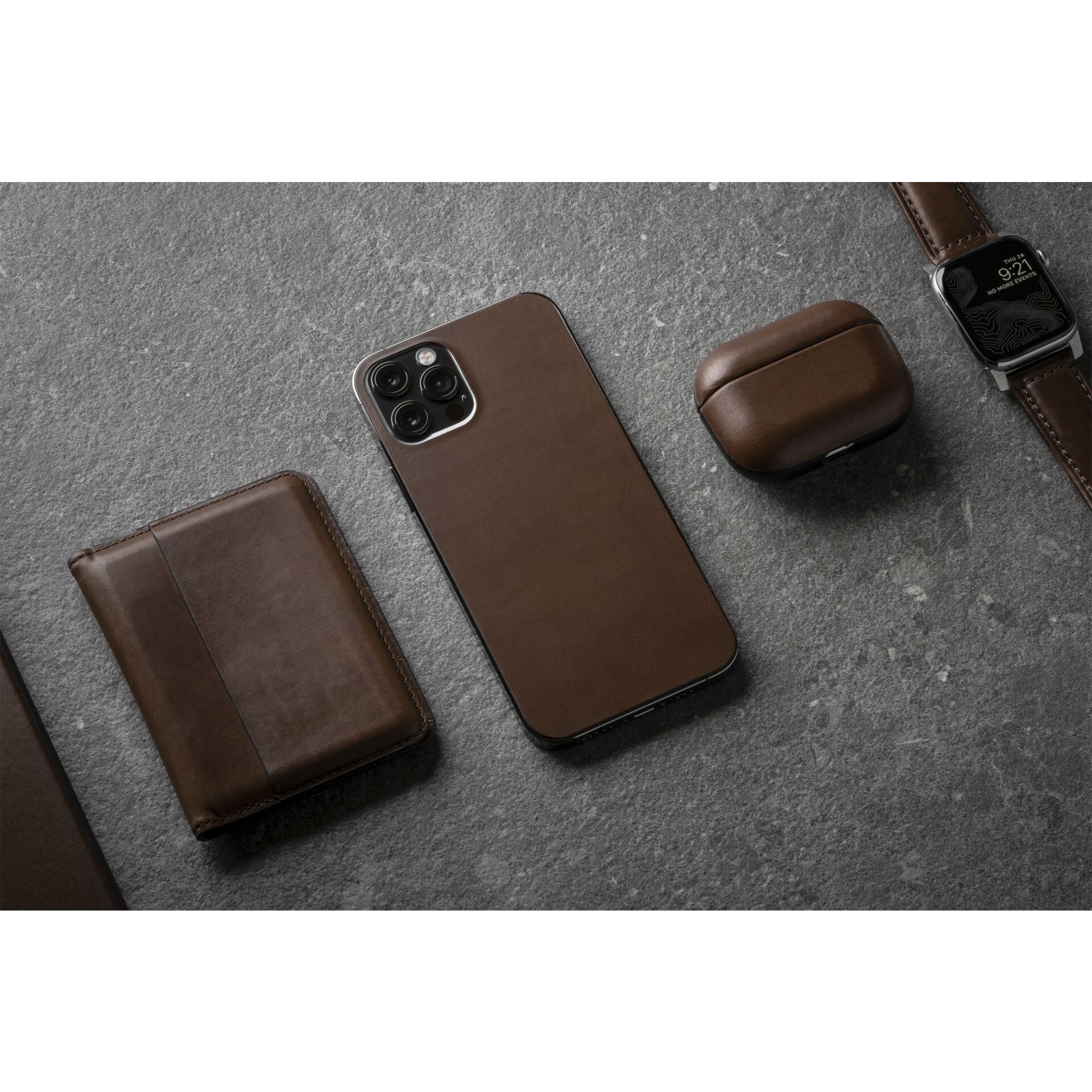 Nomad Leather Skin Rustic Brown iPhone 13 Pro 682103_06