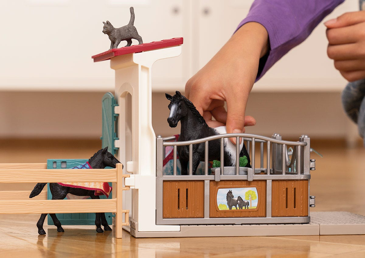 Schleich Horse Club     42611 Pferdebox mit Stute und Fohlen