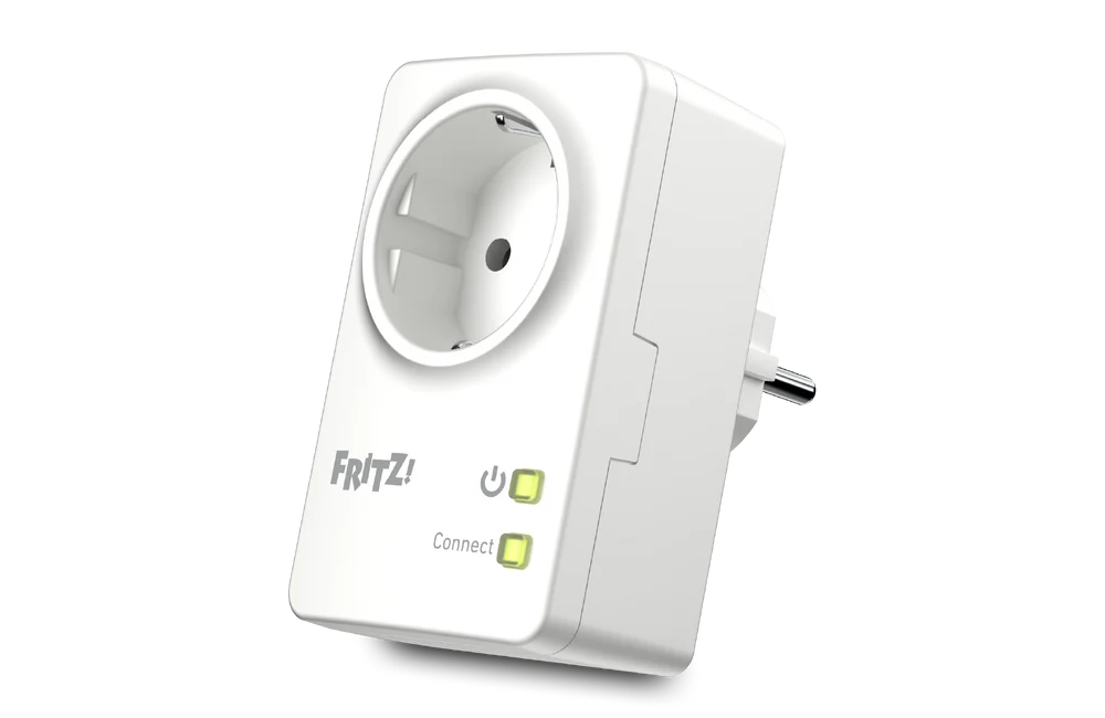 Weißer FRITZ!Box WLAN Repeater mit Steckdose und Leuchtdiode