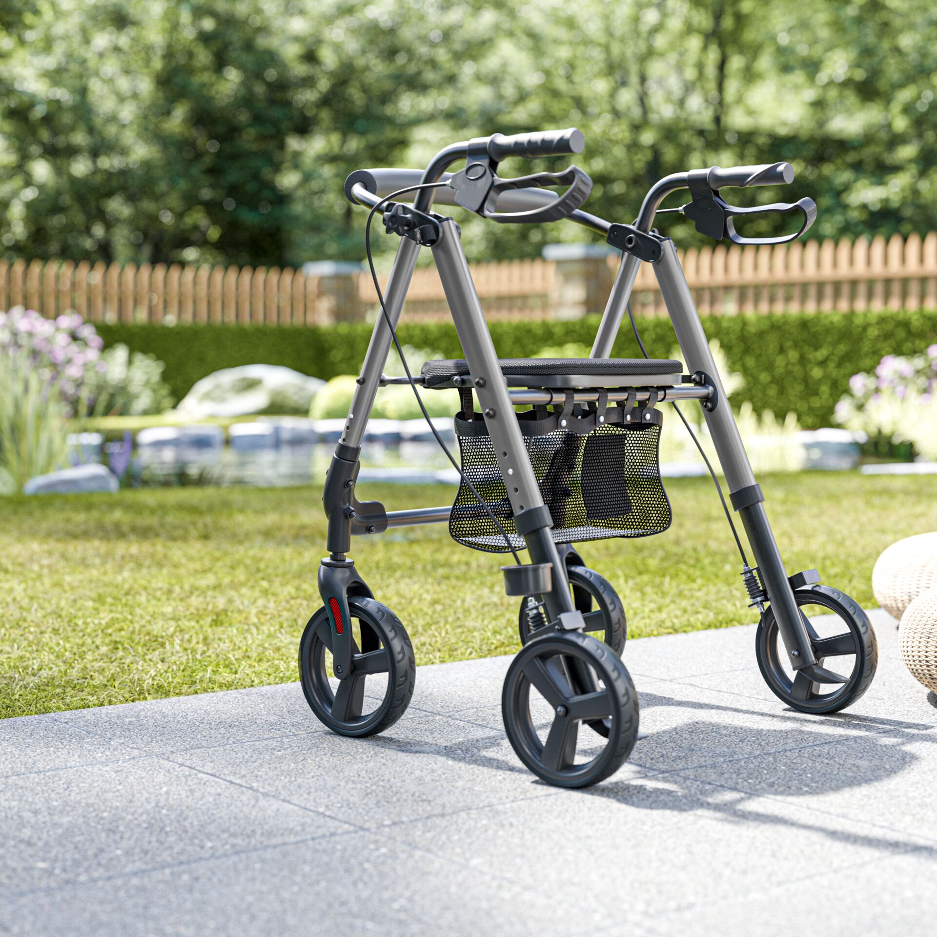 Moderner Rollator auf einer Terrasse im Garten