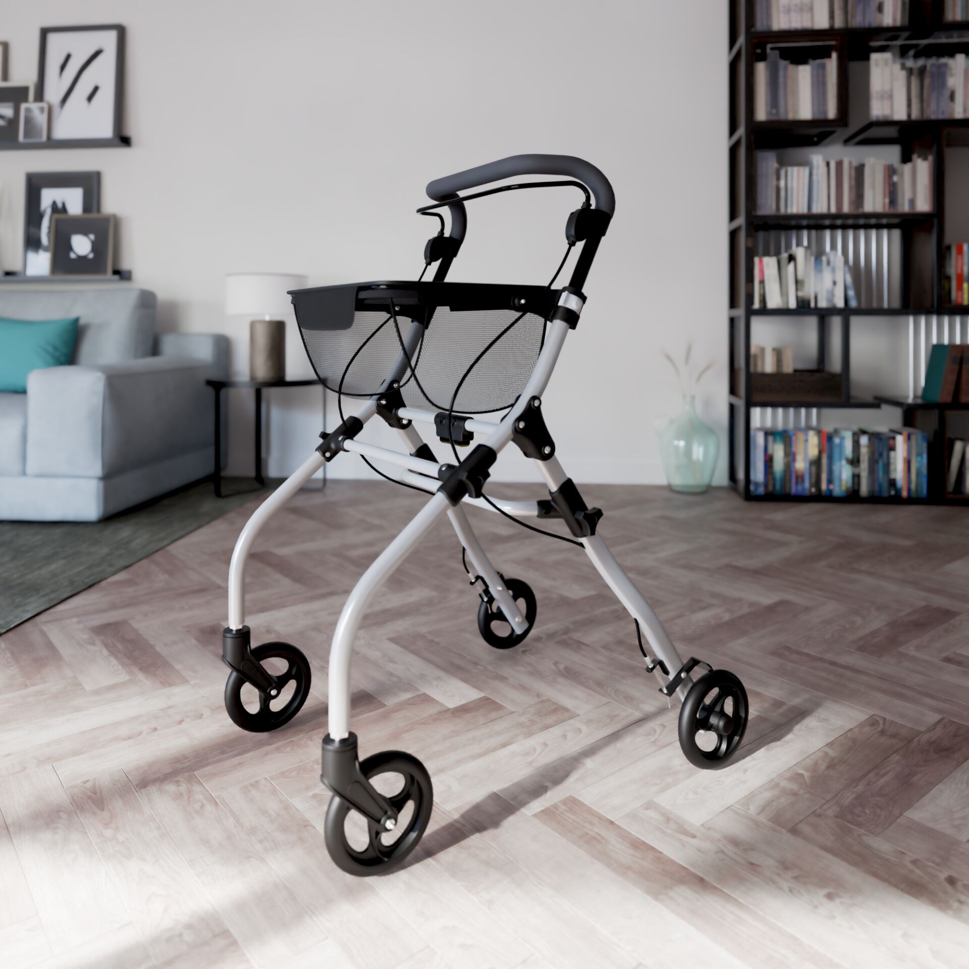 Ein moderner Rollator mit schwarzen Rädern steht in einem Wohnzimmer mit Parkettboden. Im Hintergrund sind ein Sofa, Bücherregal und Dekorationsartikel zu sehen.