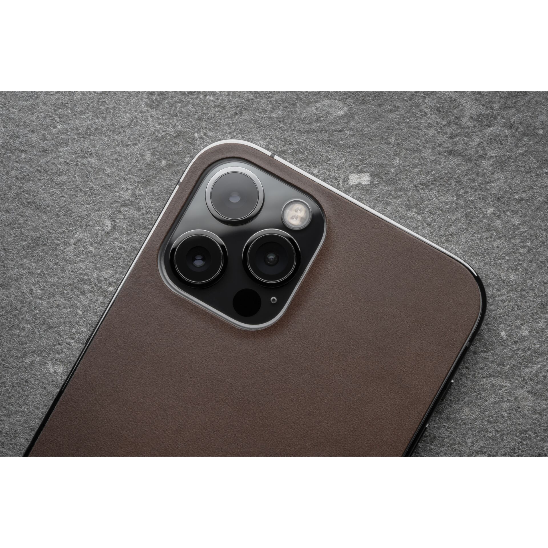 Nomad Leather Skin Rustic Brown iPhone 13 Pro 682103_09