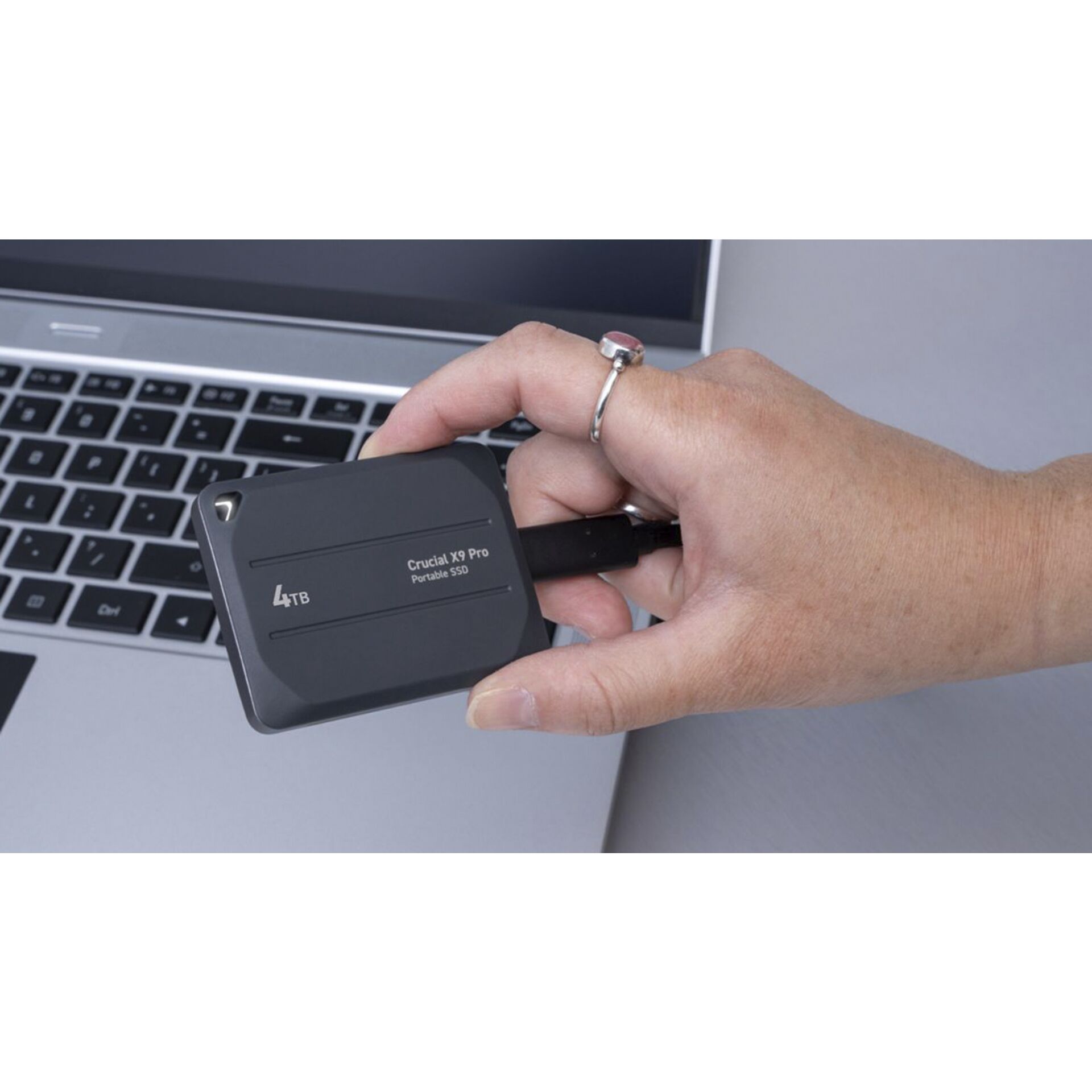 Crucial X9 Pro               2TB Portable SSD USB 3.2 Type-C 819114_12