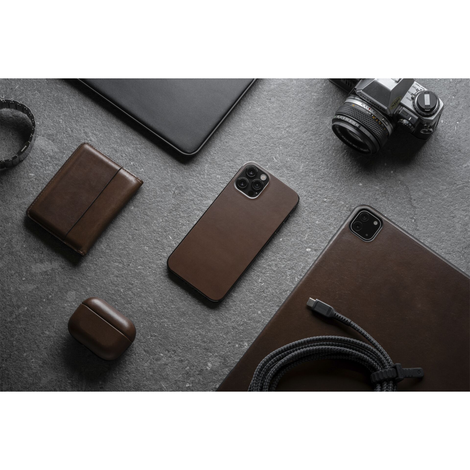 Nomad Leather Skin Rustic Brown iPhone 13 Pro 682103_07