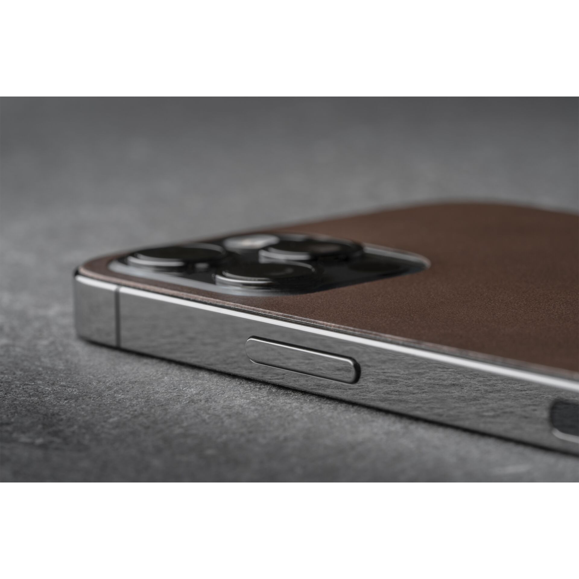 Nomad Leather Skin Rustic Brown iPhone 13 Pro 682103_12