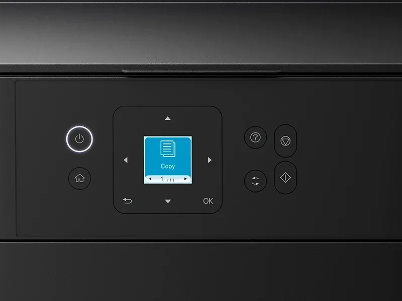 Nahaufnahme des Bedienfelds eines Druckers mit beleuchtetem Power-Button und blauem Display mit der Anzeige 'Copy'.