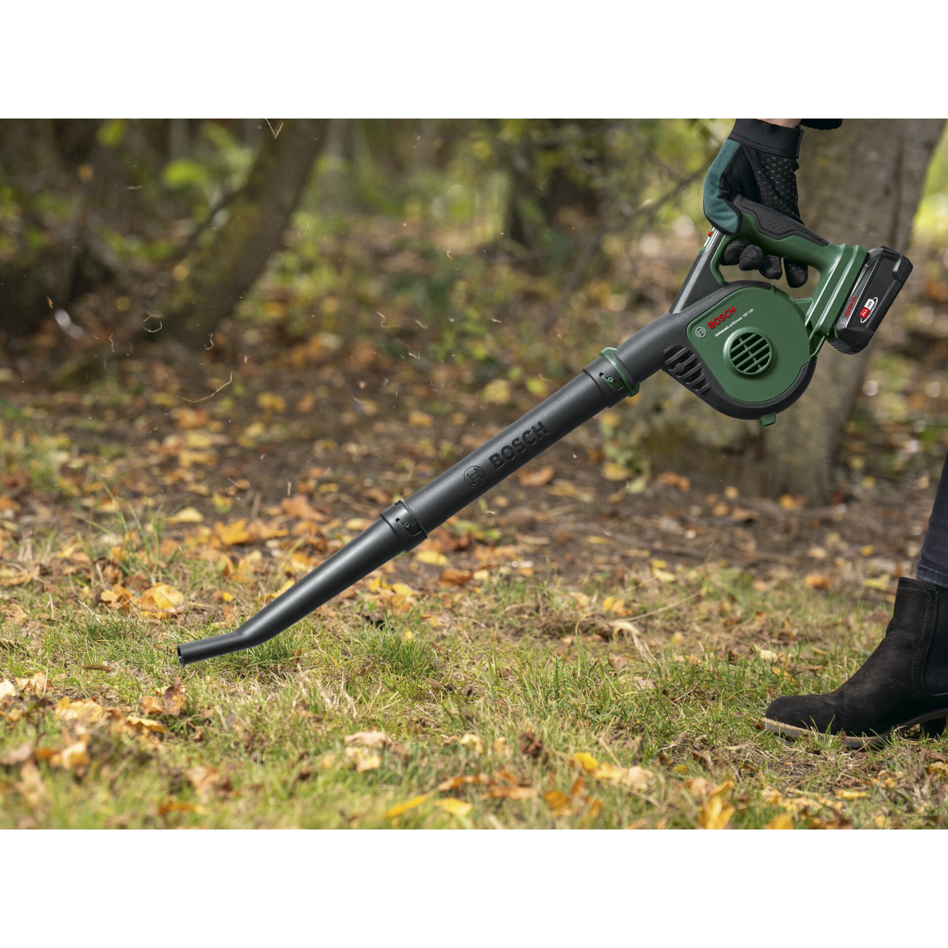 Bosch UniversalLeafBlower 18V-130 Akku-Laubbläser solo