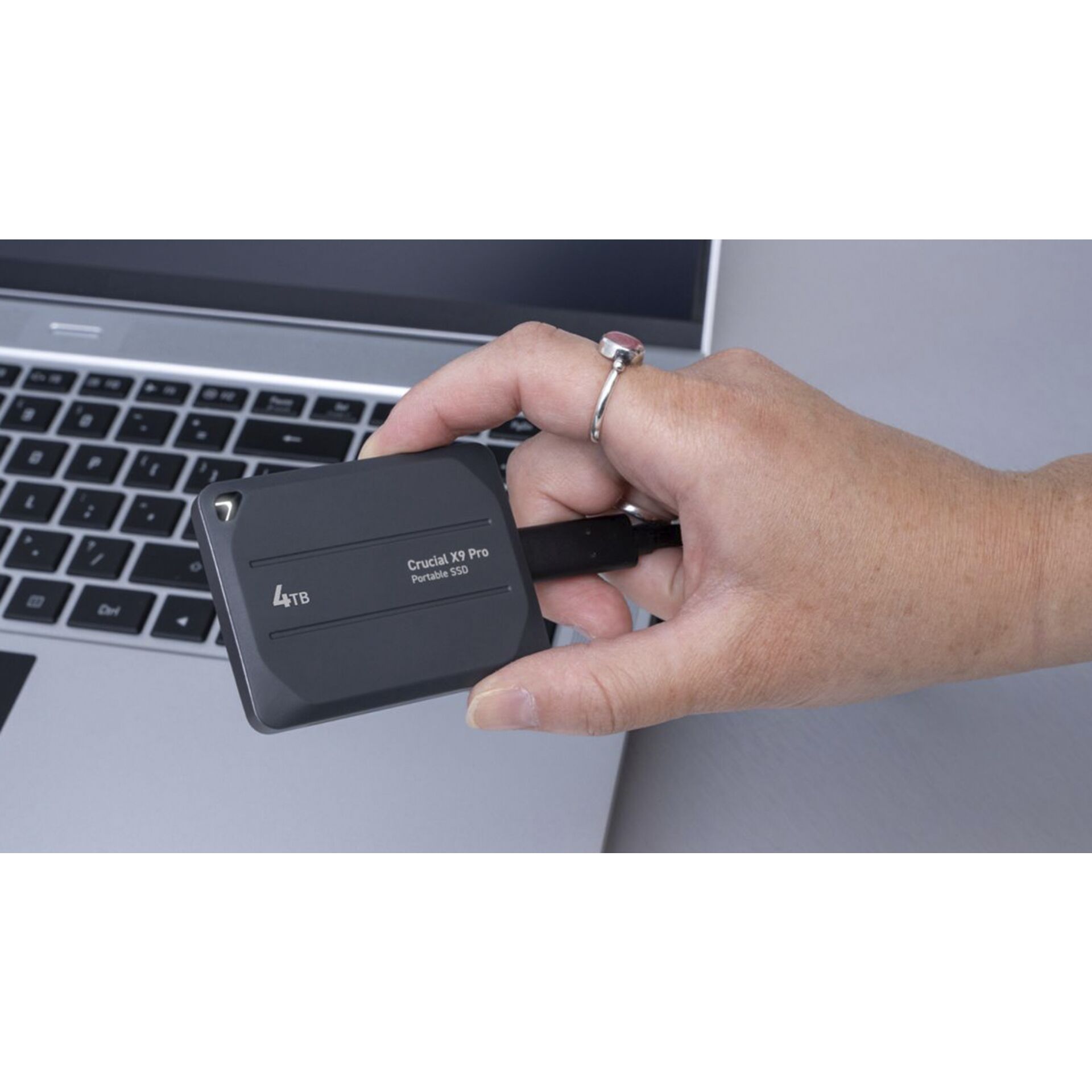 Crucial X9 Pro               1TB Portable SSD USB 3.2 Type-C 819107_12