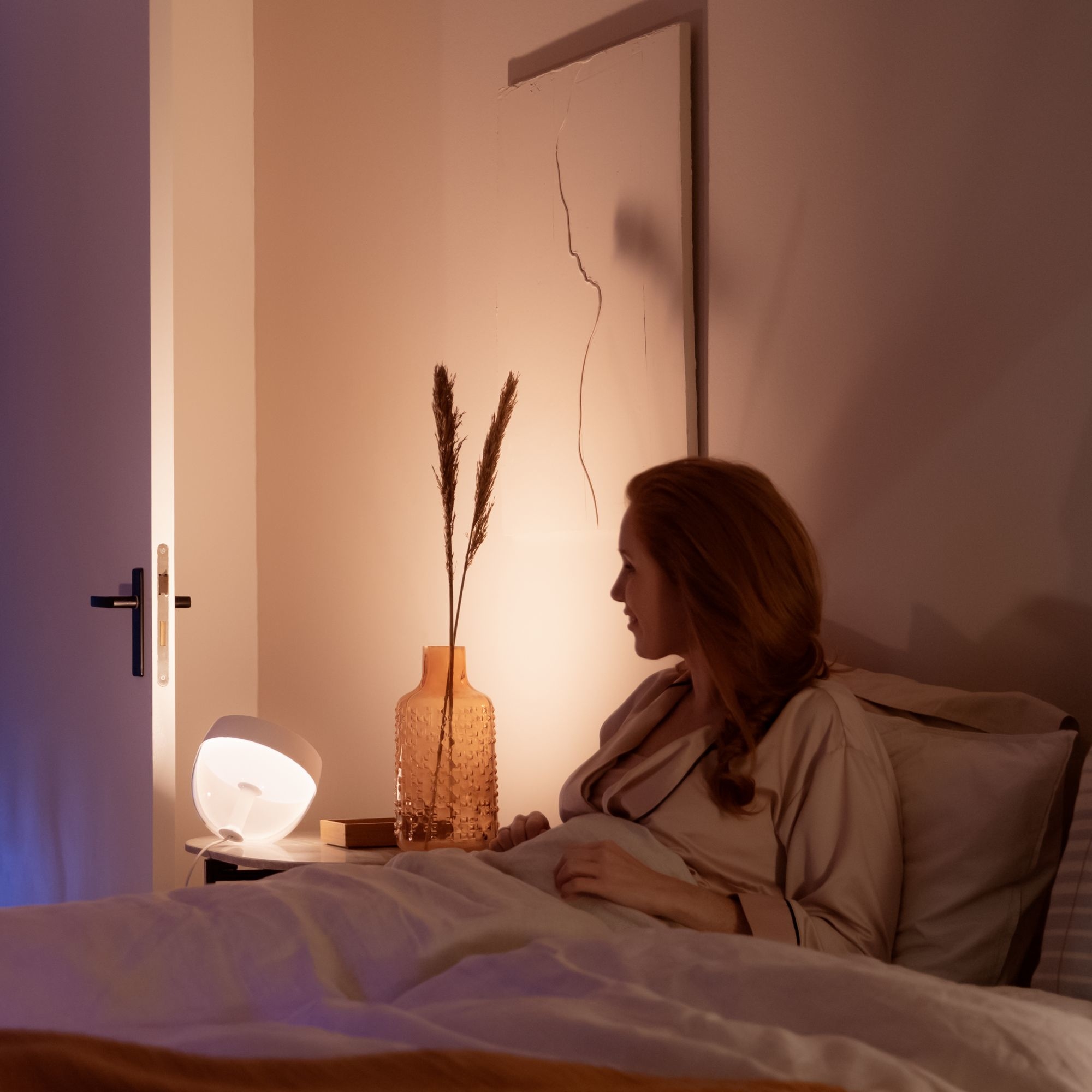 Philips Hue White & Col. Amb. Iris Tischleuchte schwarz 570lm 83966227_7710058987