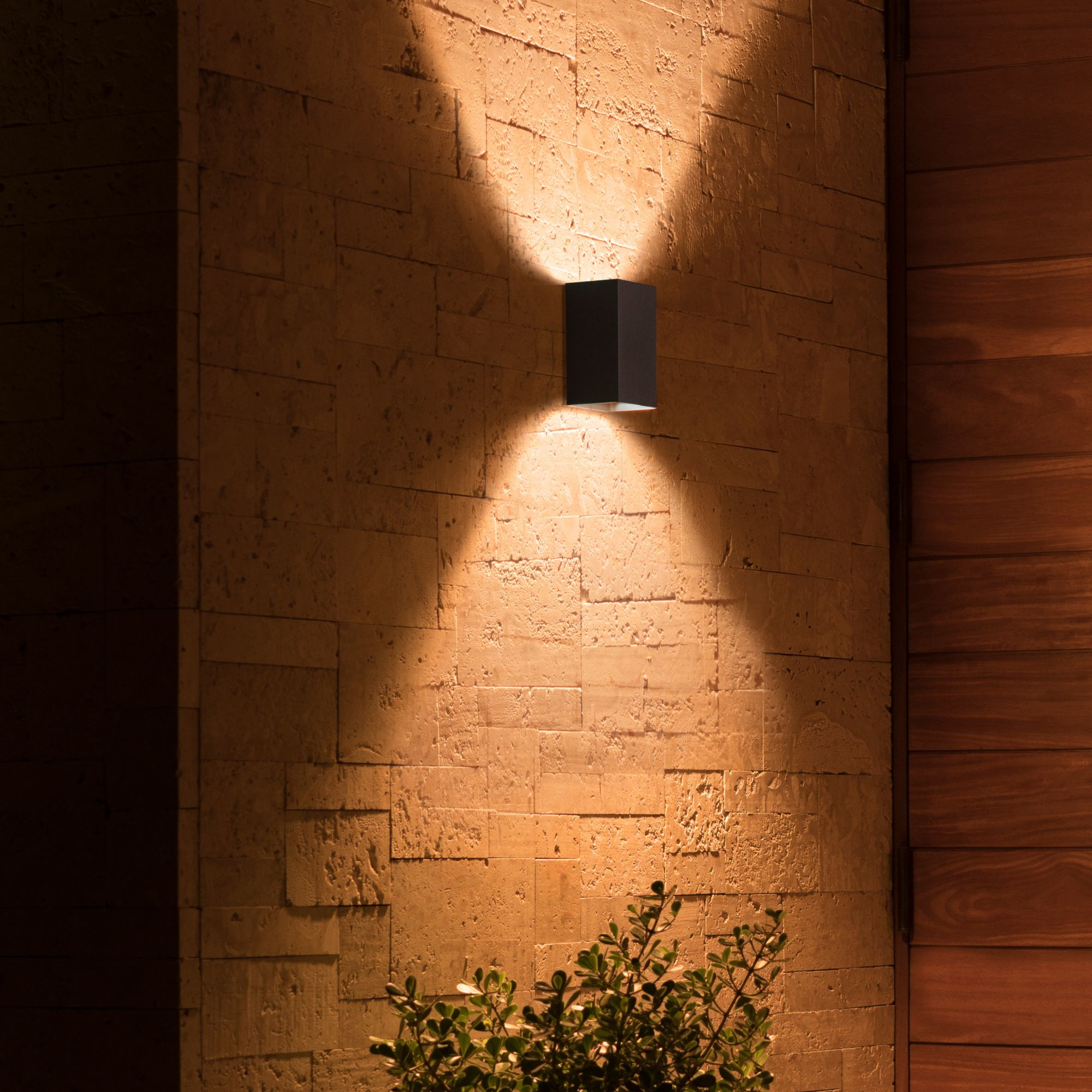 Philips Hue White and Color ambiance Resonate Outdoor Wandleuchte